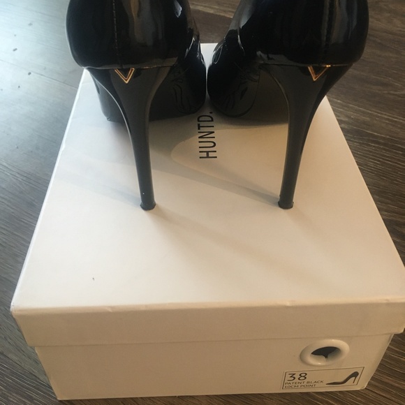 Huntd Vegan Patent Black Classic Pumps - Picture 4 of 10